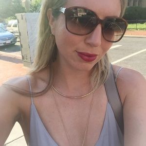 Meet your Posher, Laura